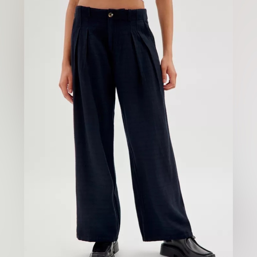 NWT Urban Outfitters Martina linen trouser in black - 0